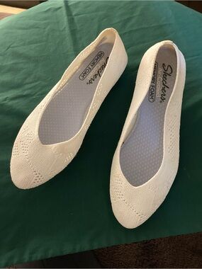 Skechers White Crochet Ballet Flats Shoes
 8.5